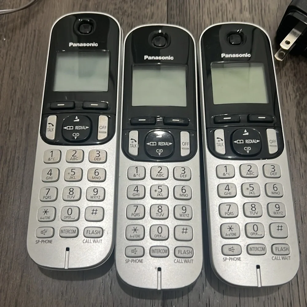 Panasonic cordless phone set with chargers and answering machine